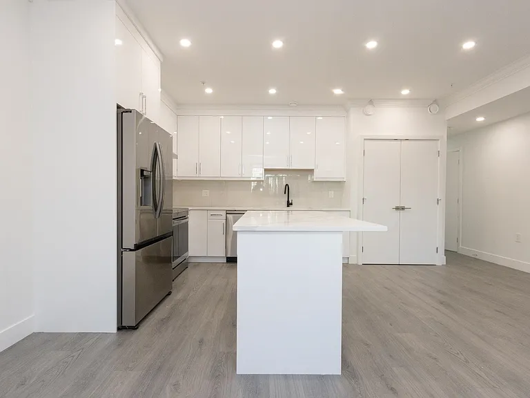 2122 E 32nd Ave #102 — Photo 8