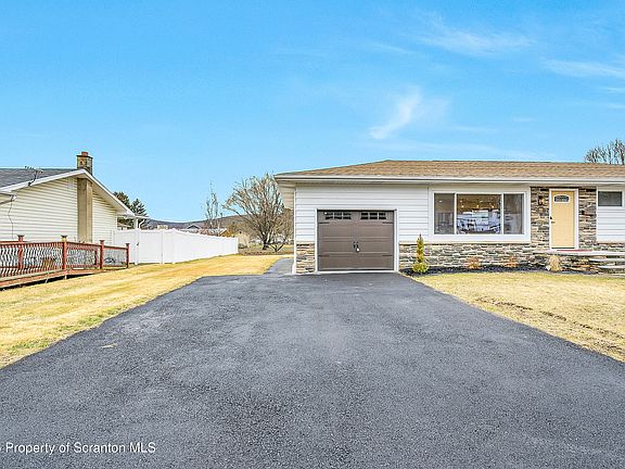 2nd image of 600 Center St