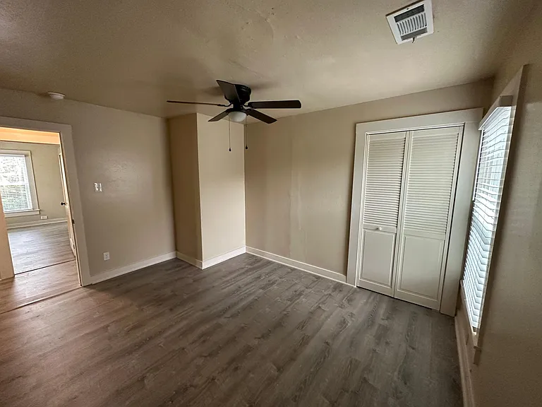 1213 W Walker St — Photo 18