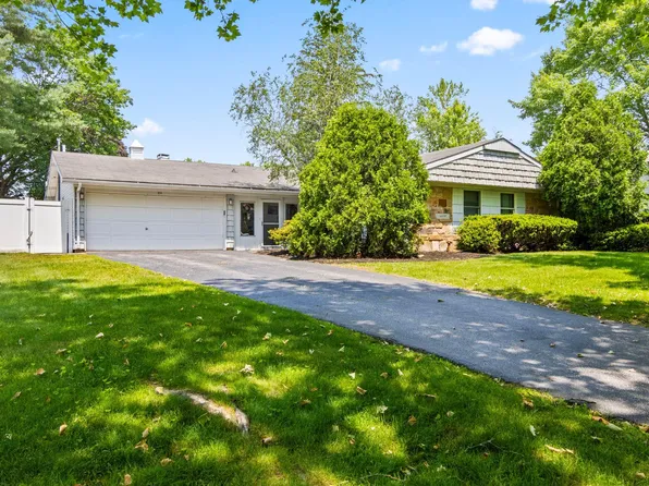 25 Mystic Way, Stony Brook, NY 11790