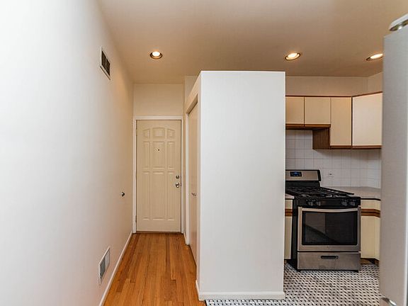 4th image of 1301 N Hoyne Ave #1REAR
