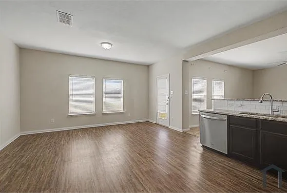 312 Ryan St — Photo 7