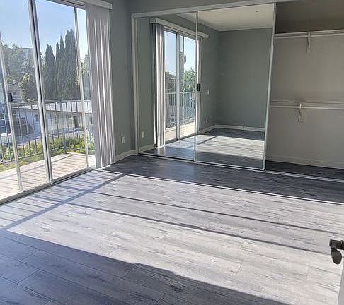 4th image of 1457 S Shenandoah St #103