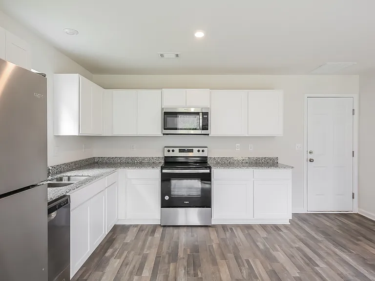 123 Colonial Walk — Photo 8