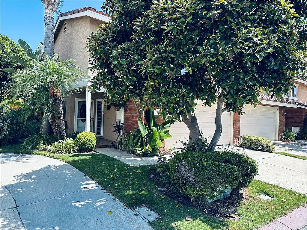 3 bed, 2.5 bath, 1464 sqft, $5,200 — Photo 1