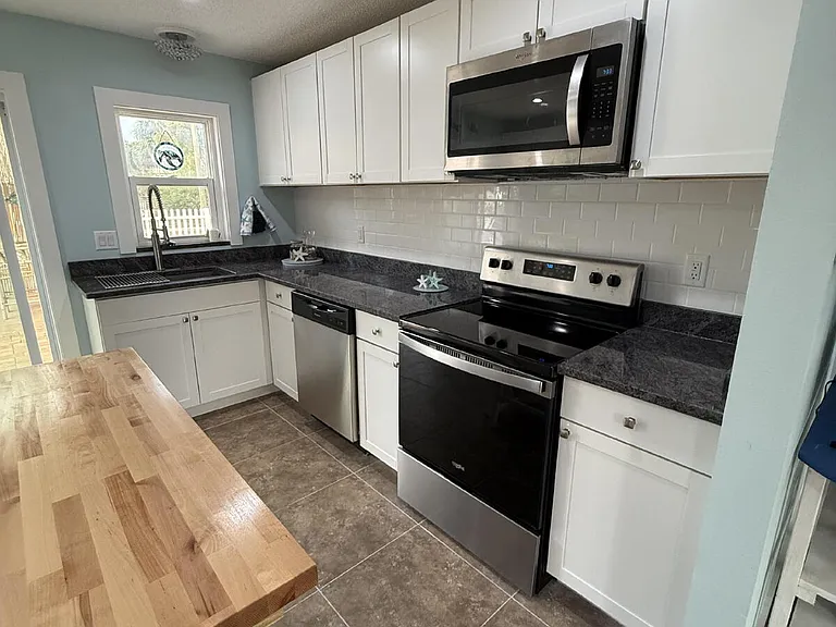 6814 Driftwood Dr — Photo 8