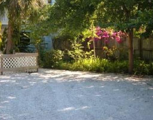 5th image of 1091 Laurel Woods Dr