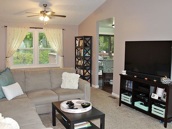 5th image of 105 Willow Pond Way