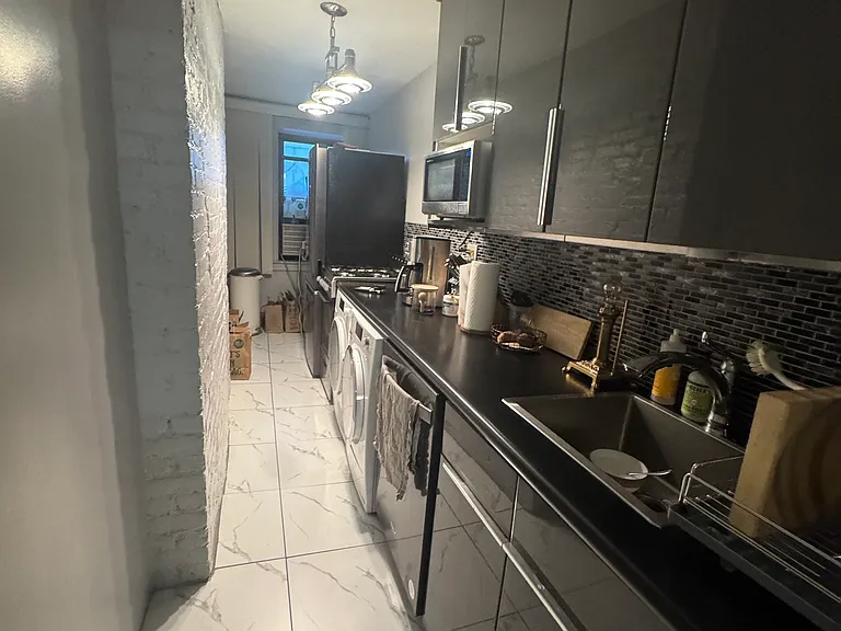 131 E 15th St #1B — Photo 7
