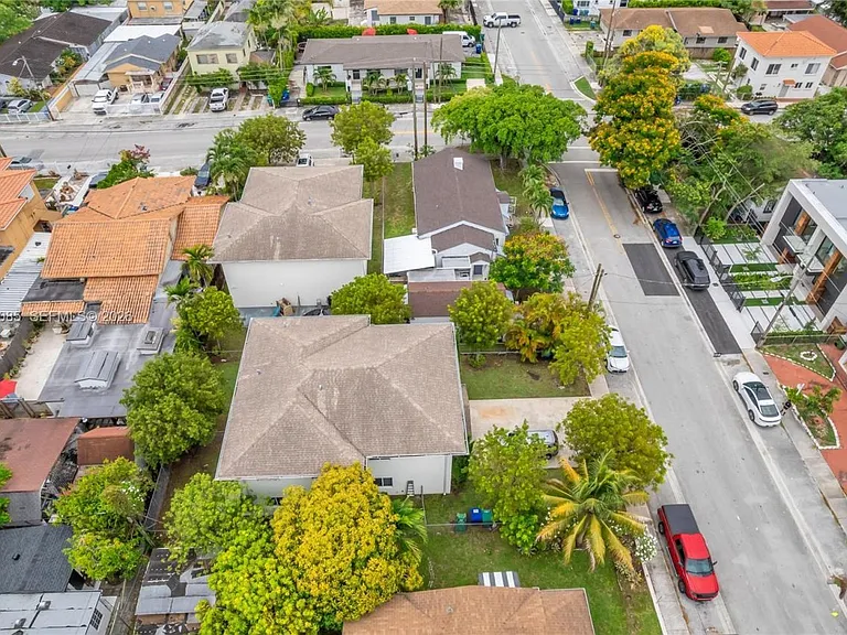 1029 SW 11th Ave — Photo 45