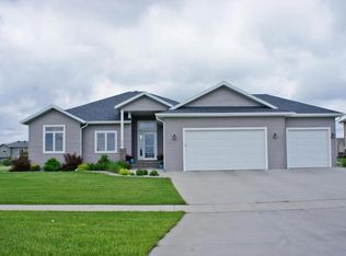 628 N Sedona Dr, West Fargo, ND 58078