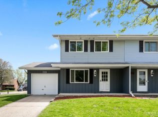 1715 Sheffield Dr, Elgin, IL 60123