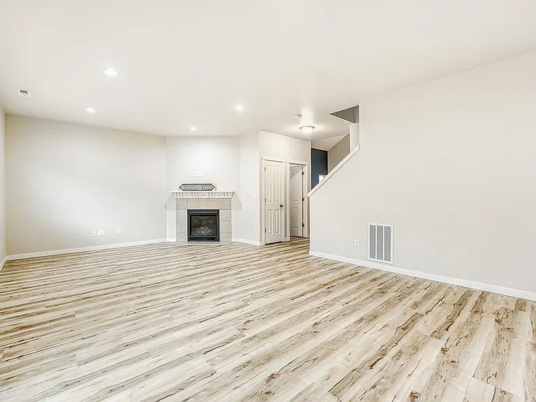 1439 49th St NE — Photo 4