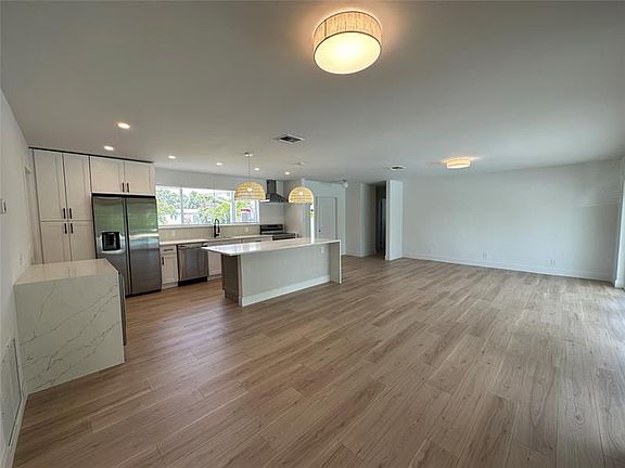 5th image of 1107 SW 24th Ave