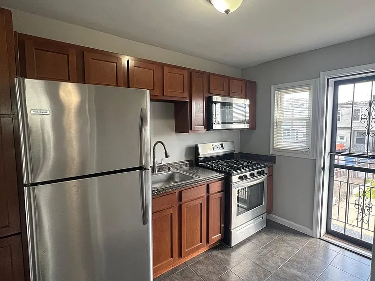 2237 W Saratoga St — Photo 7