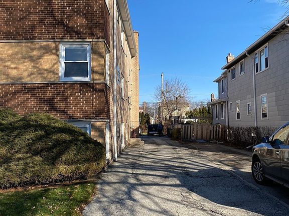 2nd image of 5985 N Northwest Hwy #1F