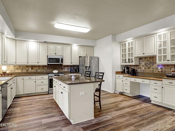 3rd image of 4200 Williamson Dr