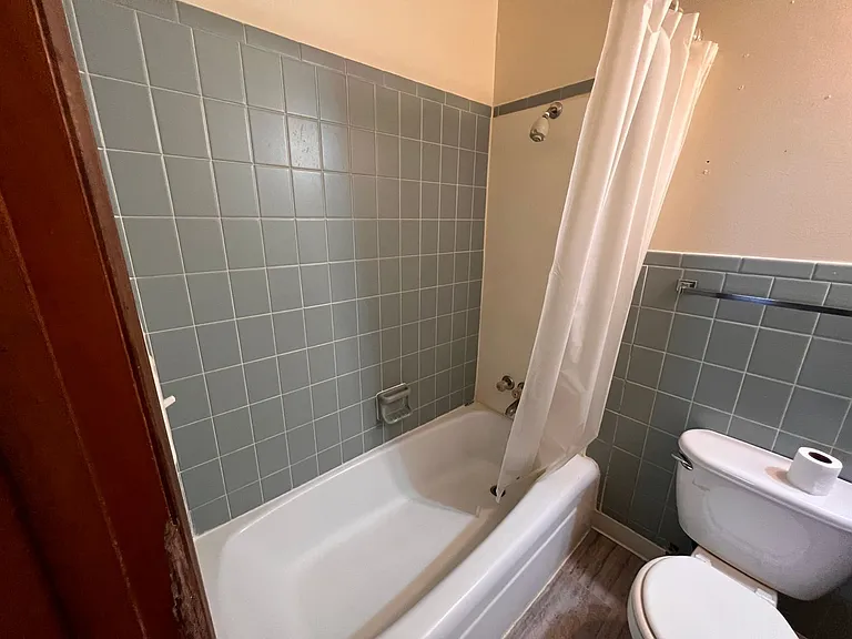 Colonial Manor — Photo 11