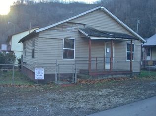 9 Dragonfly Ln, Amherstdale, WV 25607
