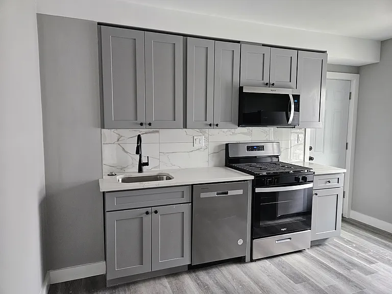 32 Irving St #2F — Photo 9