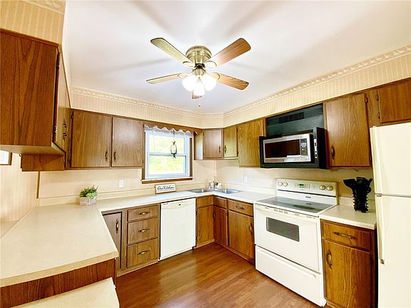 4th image of 695 Hill Rd