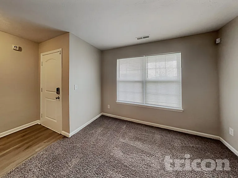 501 Foliage Ln — Photo 2