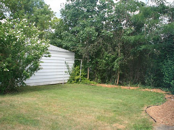 2nd image of 824 Valley Ave NW