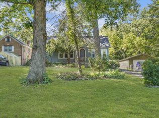 624 S Roselle Rd, Roselle, IL 60172