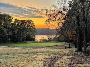 100 Canoe Ct, Osage Beach, MO 65065