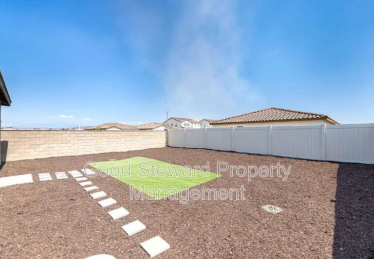1231 Trojan Cir — Photo 32