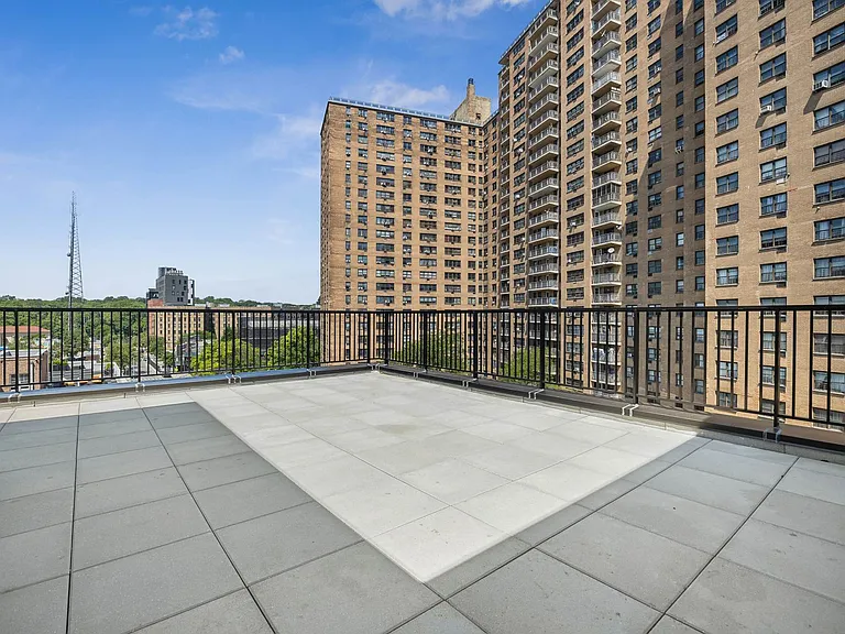 100 Sullivan Pl #603 — Photo 4