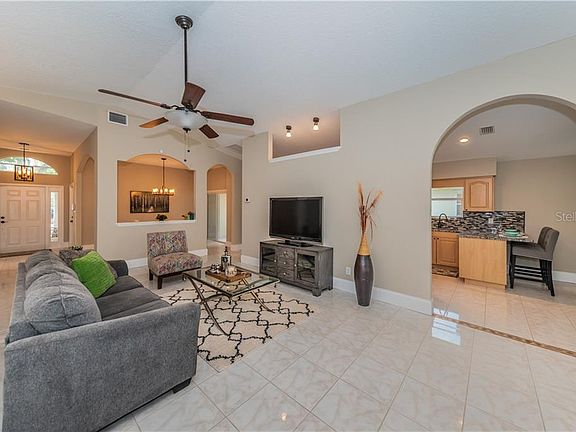 3rd image of 1309 Country Trails Dr