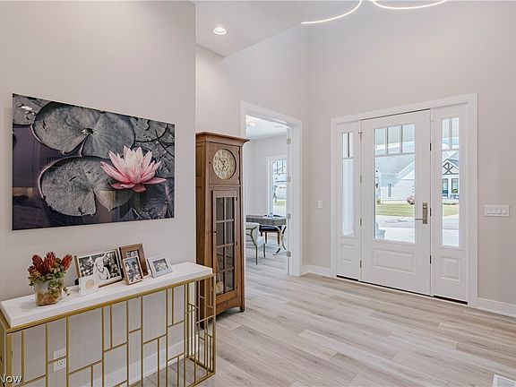 2nd image of S/l 1 Bridgeport Way