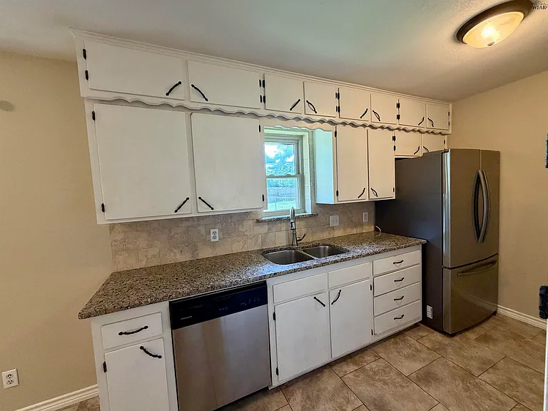 5201 Tower Dr — Photo 4