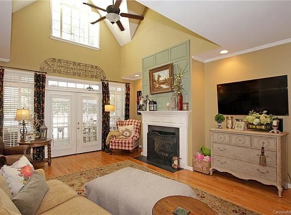 4th image of 923 Ferncliff Dr