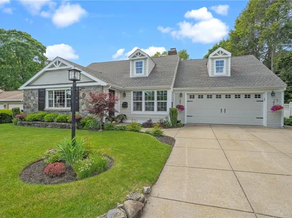 25 King Philip Rd, Pawtucket, RI 02861