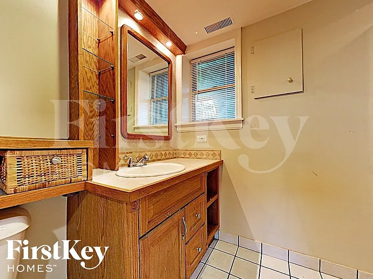 28W608 Bolles Ave — Photo 13