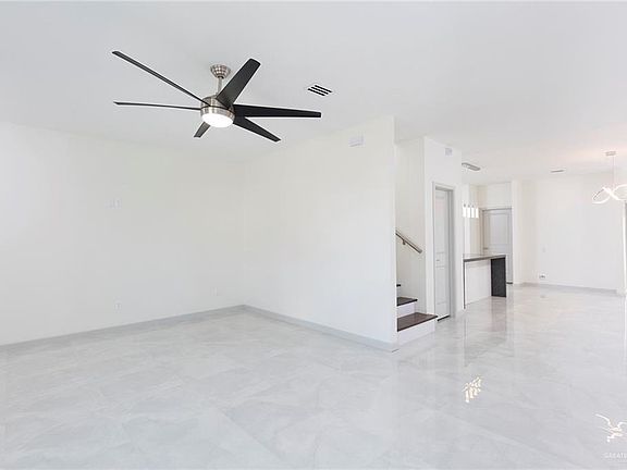 4th image of 211 San Jacinto St