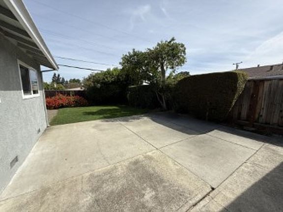 4th image of 5048 Leigh Ave