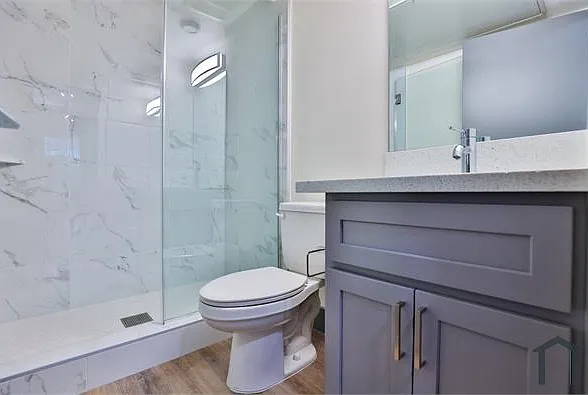 1182 W 37th Pl #15 — Photo 5