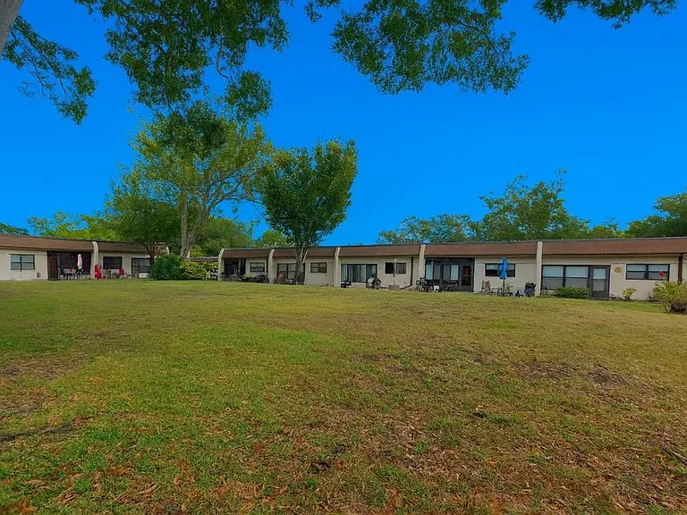 1403 Arrowhead Cir W #13-E — Photo 28