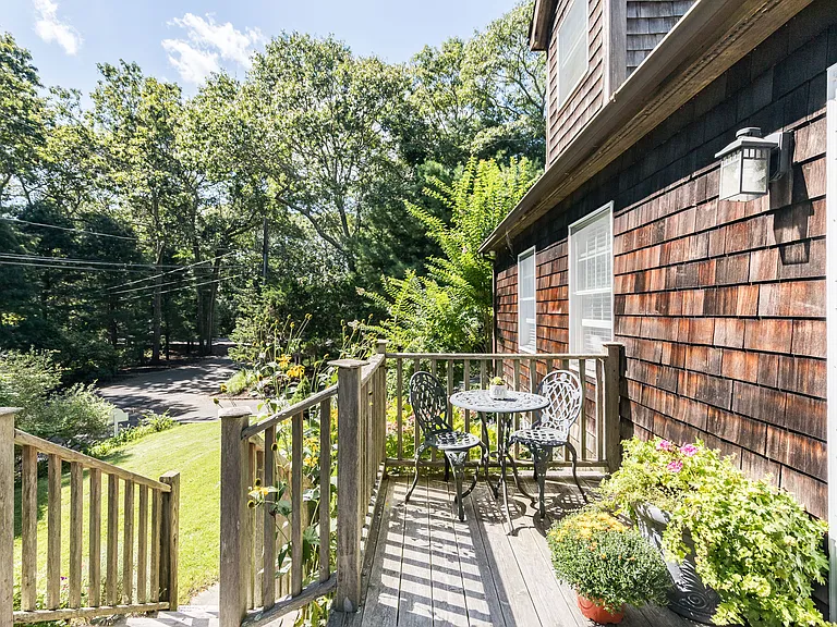 27 Edwards Ave — Photo 3