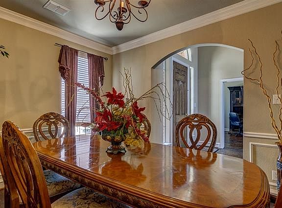 4th image of 216 Longford Ct