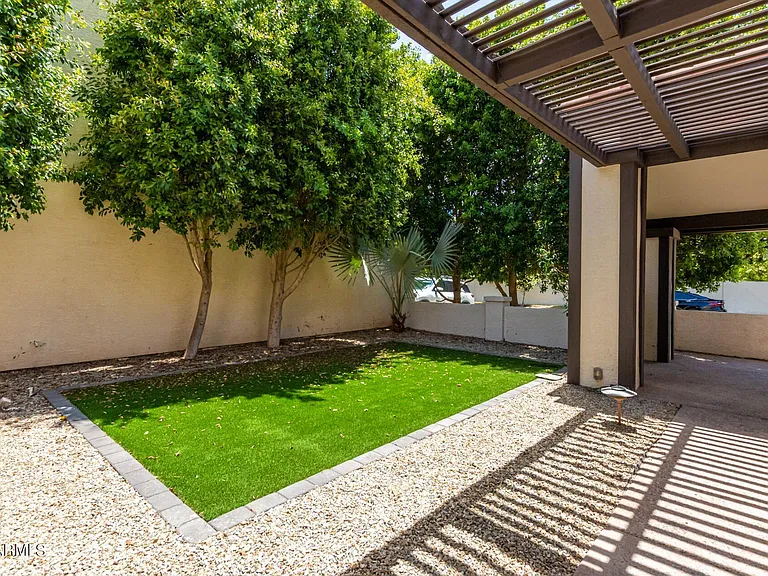 2322 S Rogers Cir #18 — Photo 3