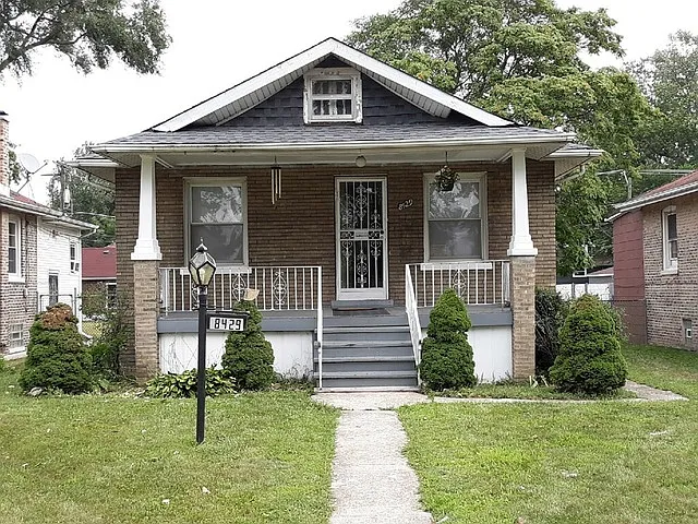 8429 S Vernon Ave photo 1