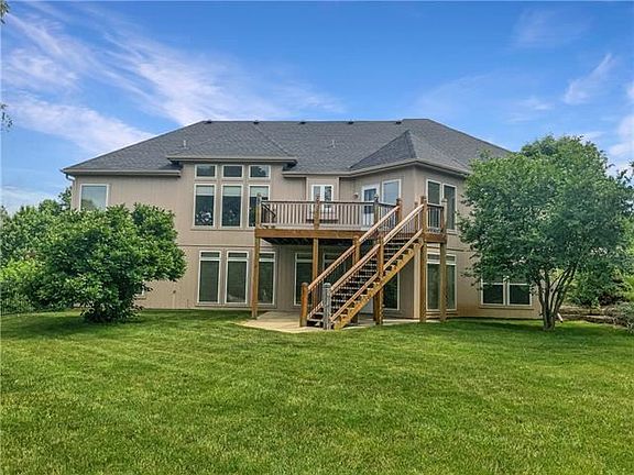 3rd image of 2340 NE Smokey Hill Dr