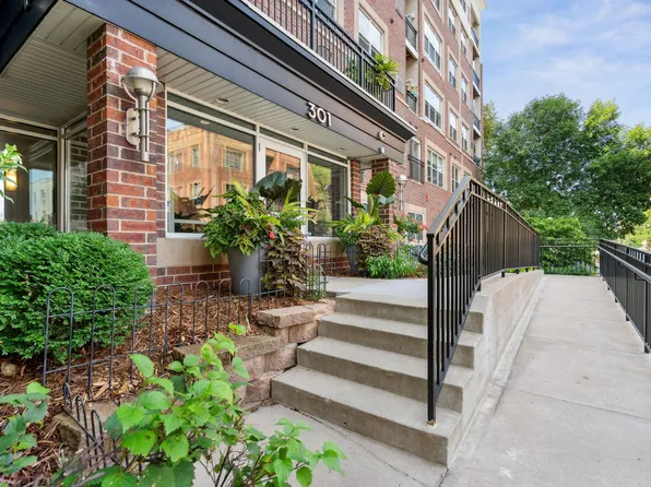 301 Oak Grove St APT 210, Minneapolis, MN 55403