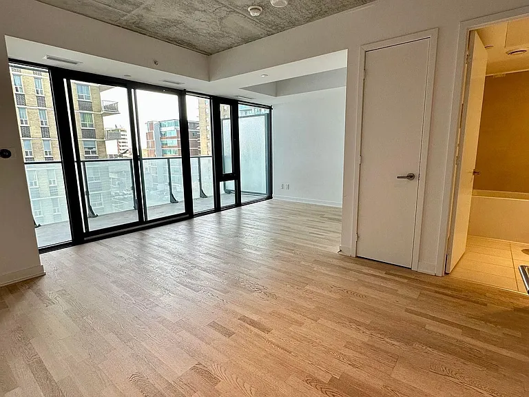 185 Roehampton Ave #409 — Photo 19