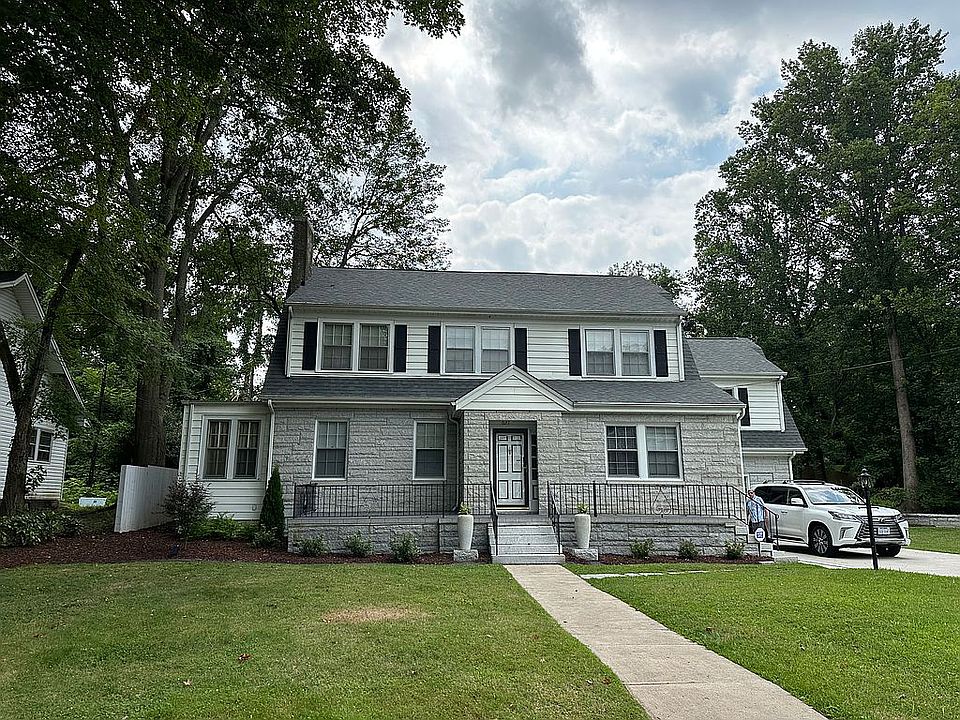 2nd image of 631 Willow St