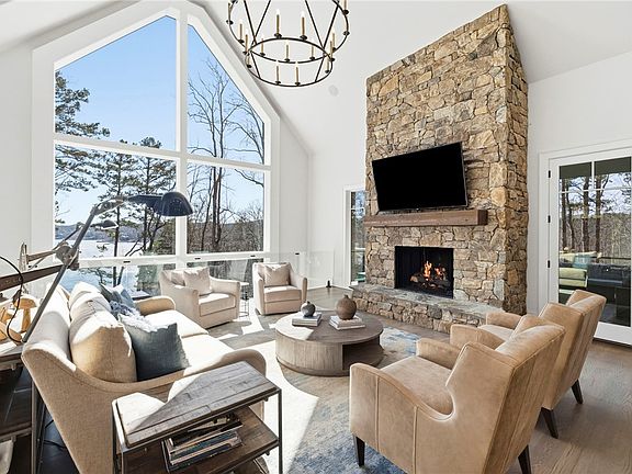 4th image of 510 S Point Blvd